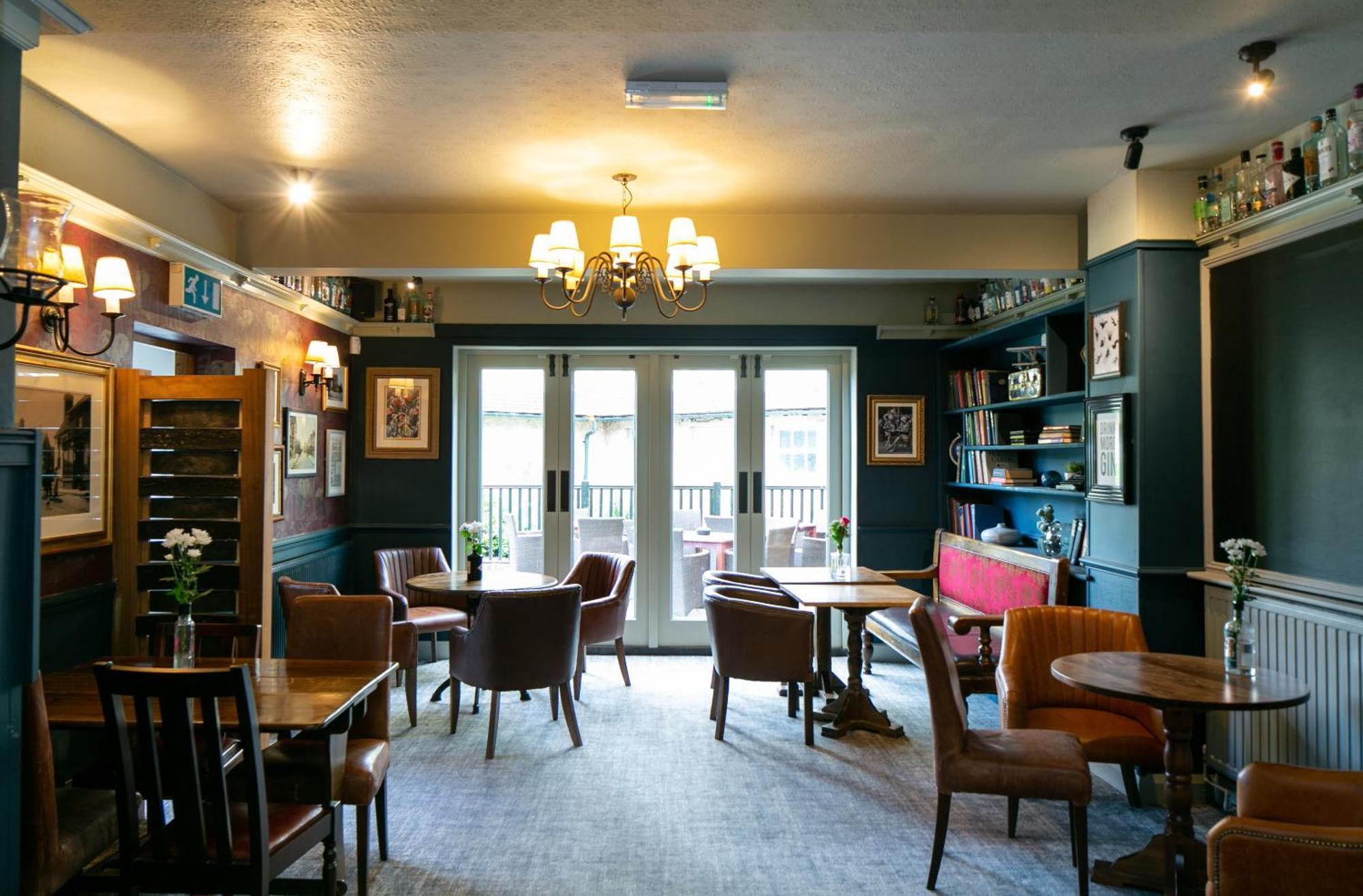 The Cowdray Arms Bed & Breakfast Worth  Bagian luar foto
