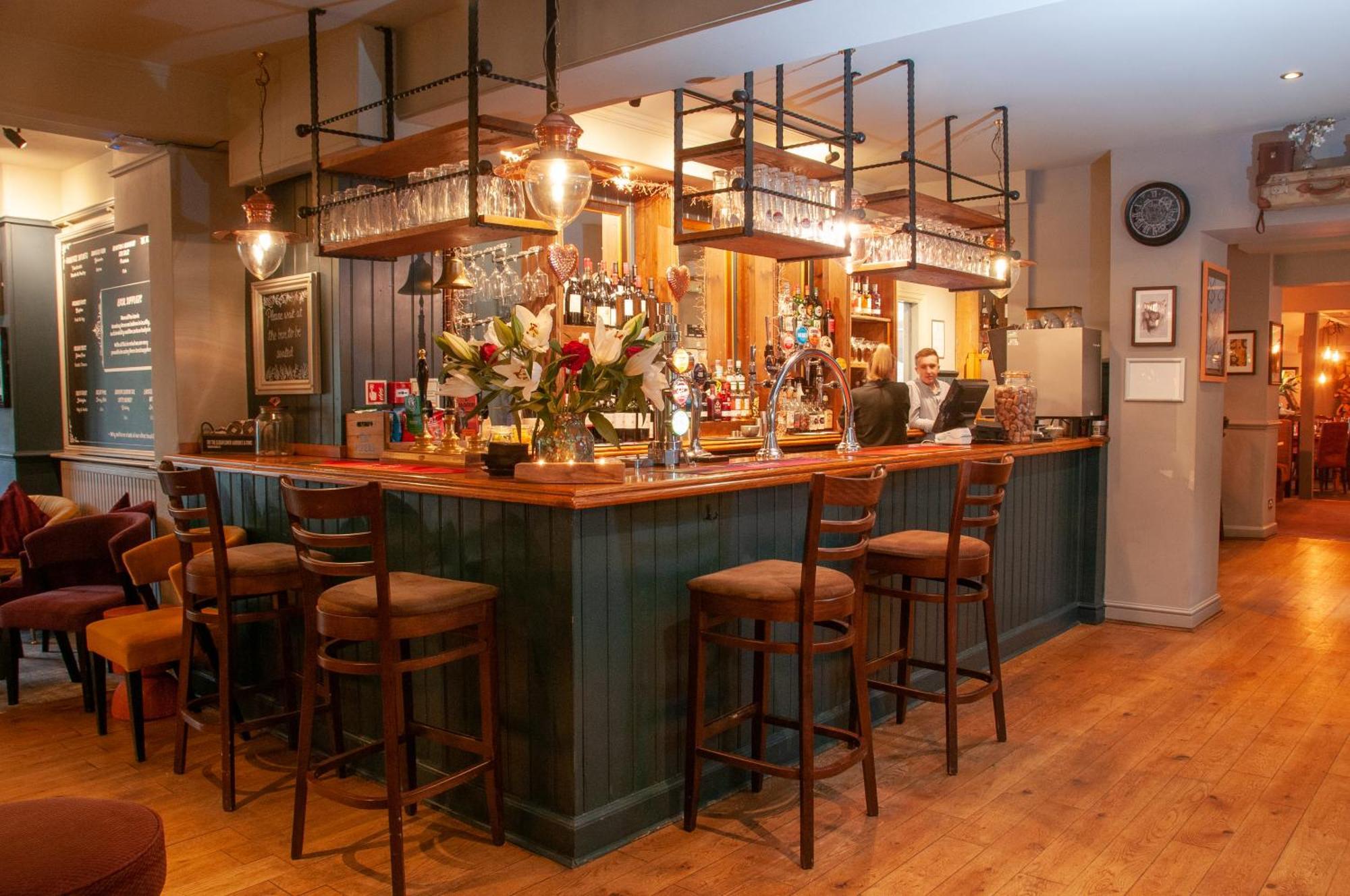 The Cowdray Arms Bed & Breakfast Worth  Bagian luar foto