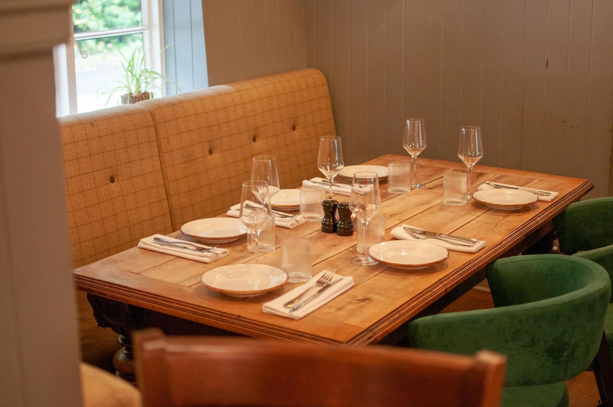 The Cowdray Arms Bed & Breakfast Worth  Bagian luar foto