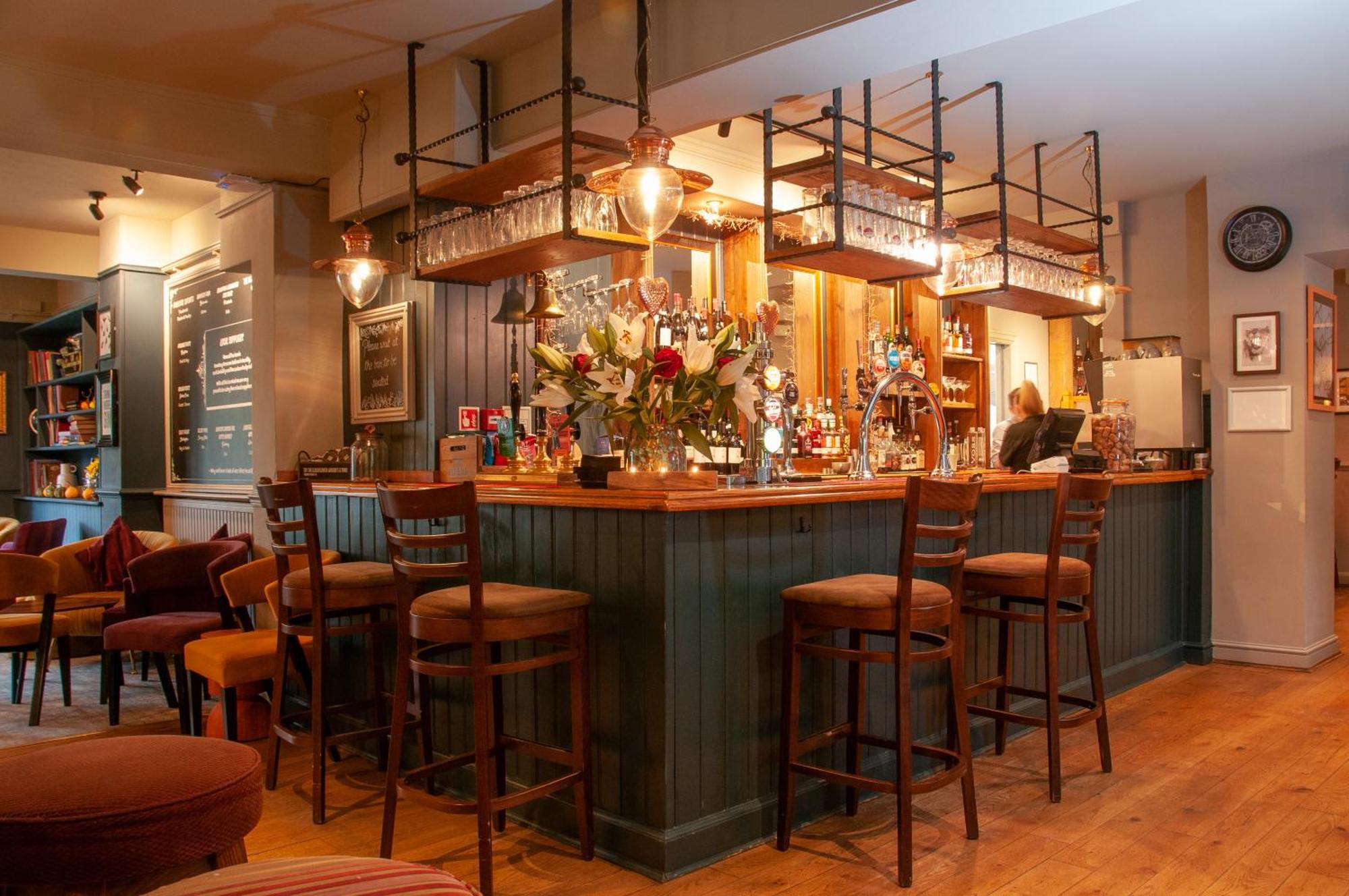 The Cowdray Arms Bed & Breakfast Worth  Bagian luar foto