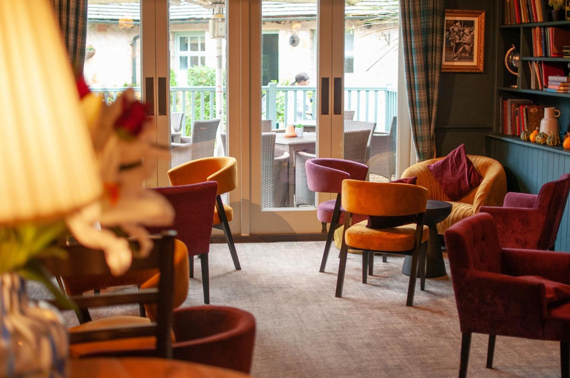 The Cowdray Arms Bed & Breakfast Worth  Bagian luar foto
