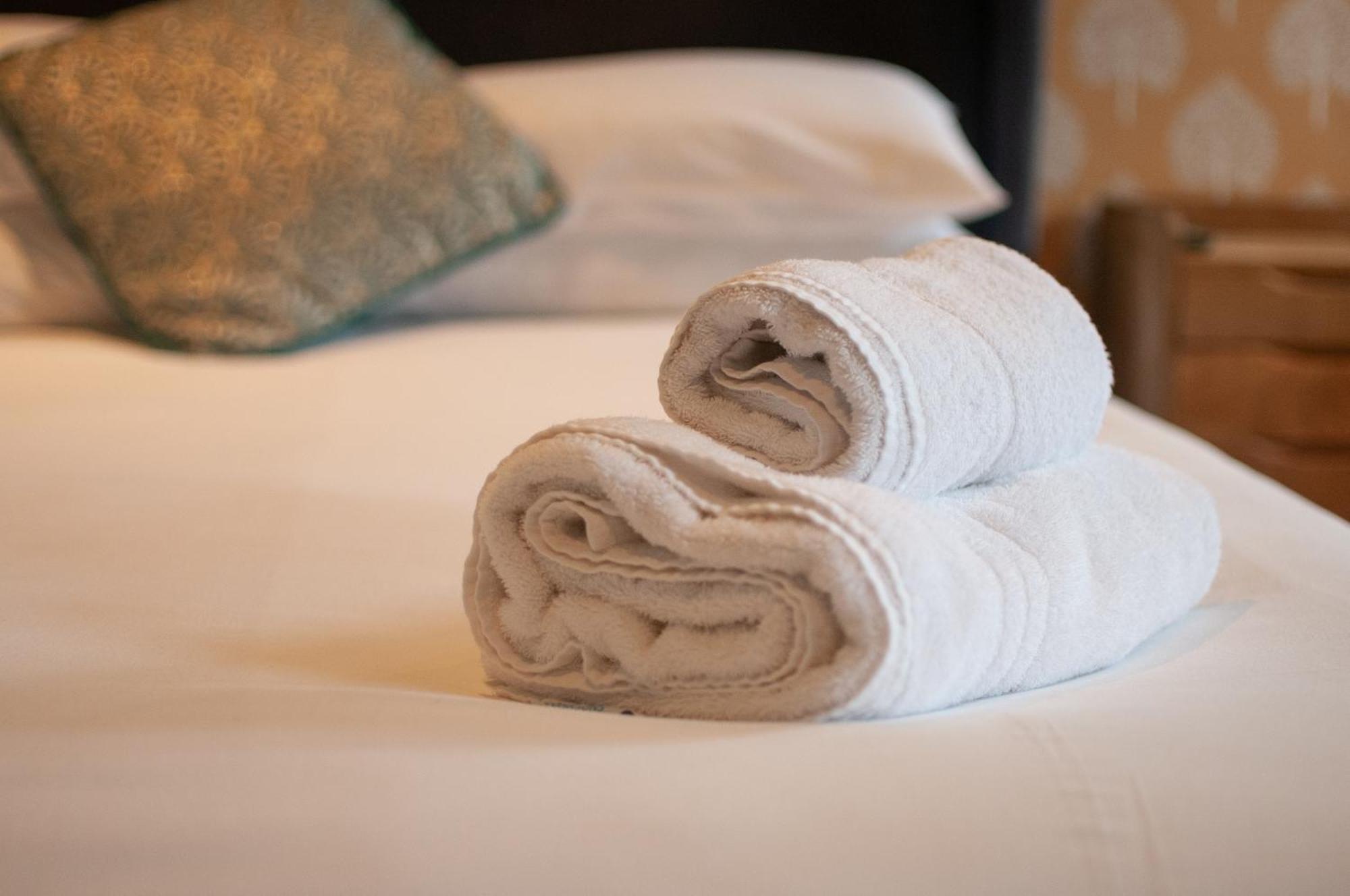 The Cowdray Arms Bed & Breakfast Worth  Bagian luar foto