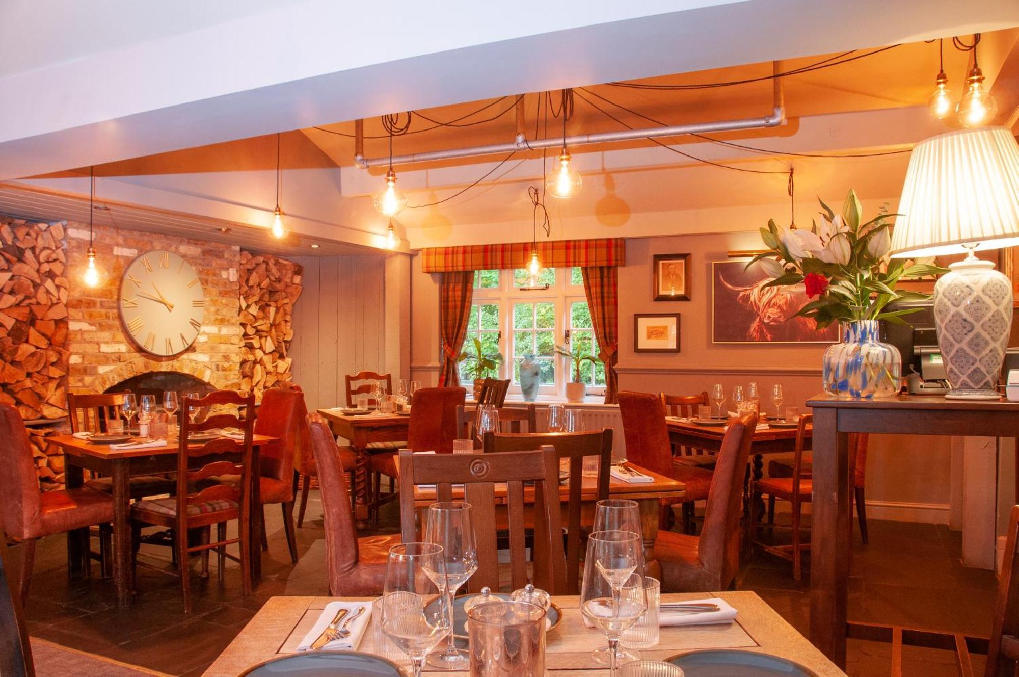 The Cowdray Arms Bed & Breakfast Worth  Bagian luar foto