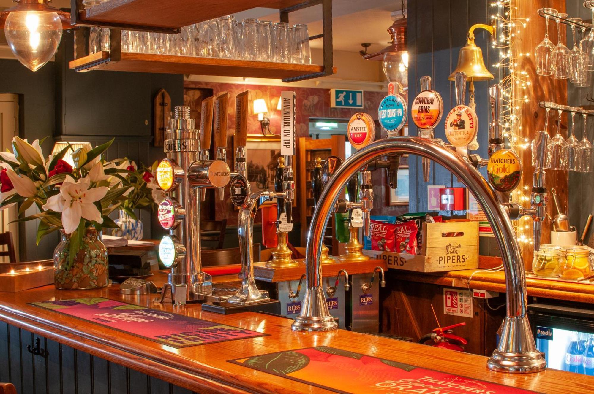 The Cowdray Arms Bed & Breakfast Worth  Bagian luar foto
