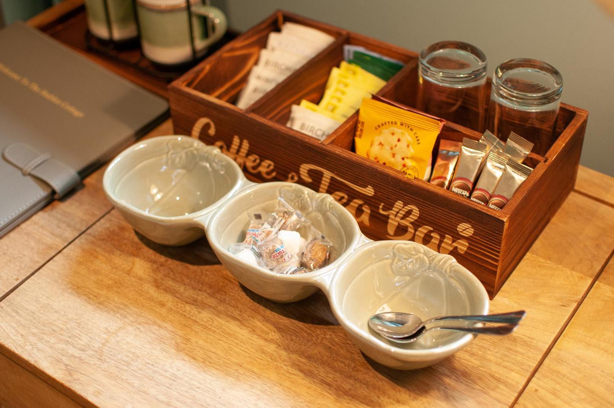 The Cowdray Arms Bed & Breakfast Worth  Bagian luar foto