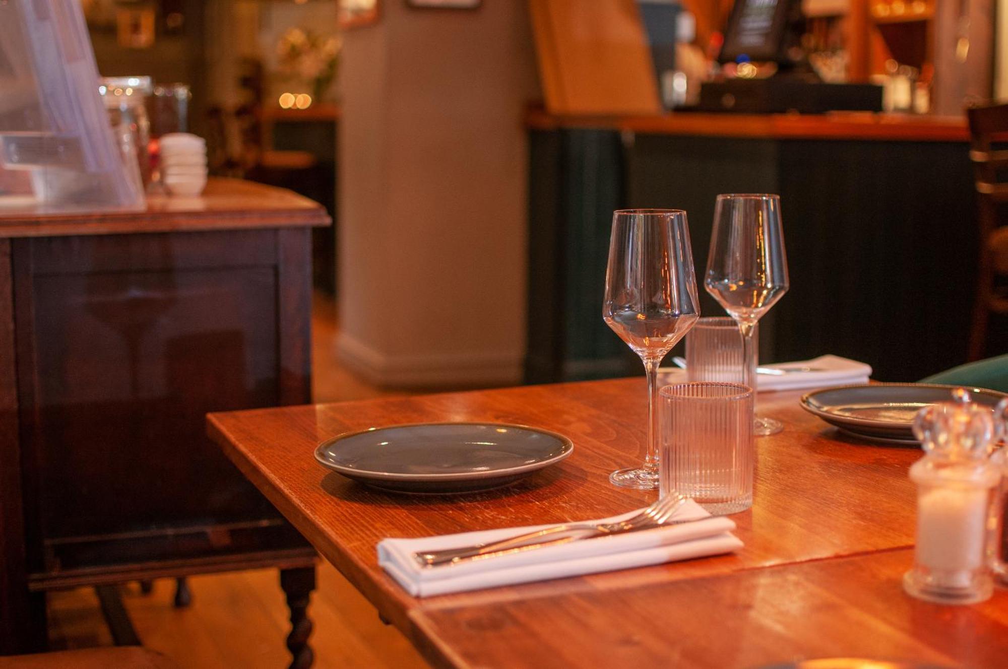 The Cowdray Arms Bed & Breakfast Worth  Bagian luar foto
